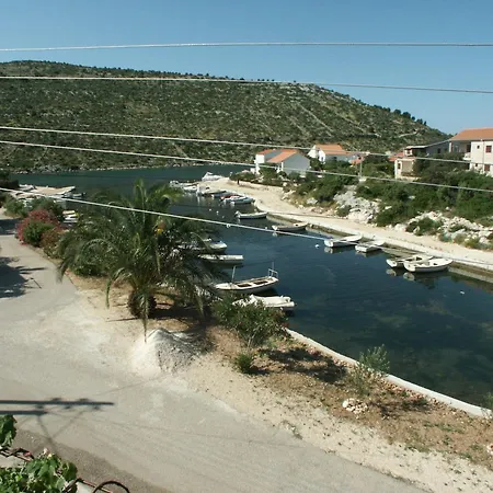 Stupin Celine 2096b * Rogoznica (Sibenik-Knin)